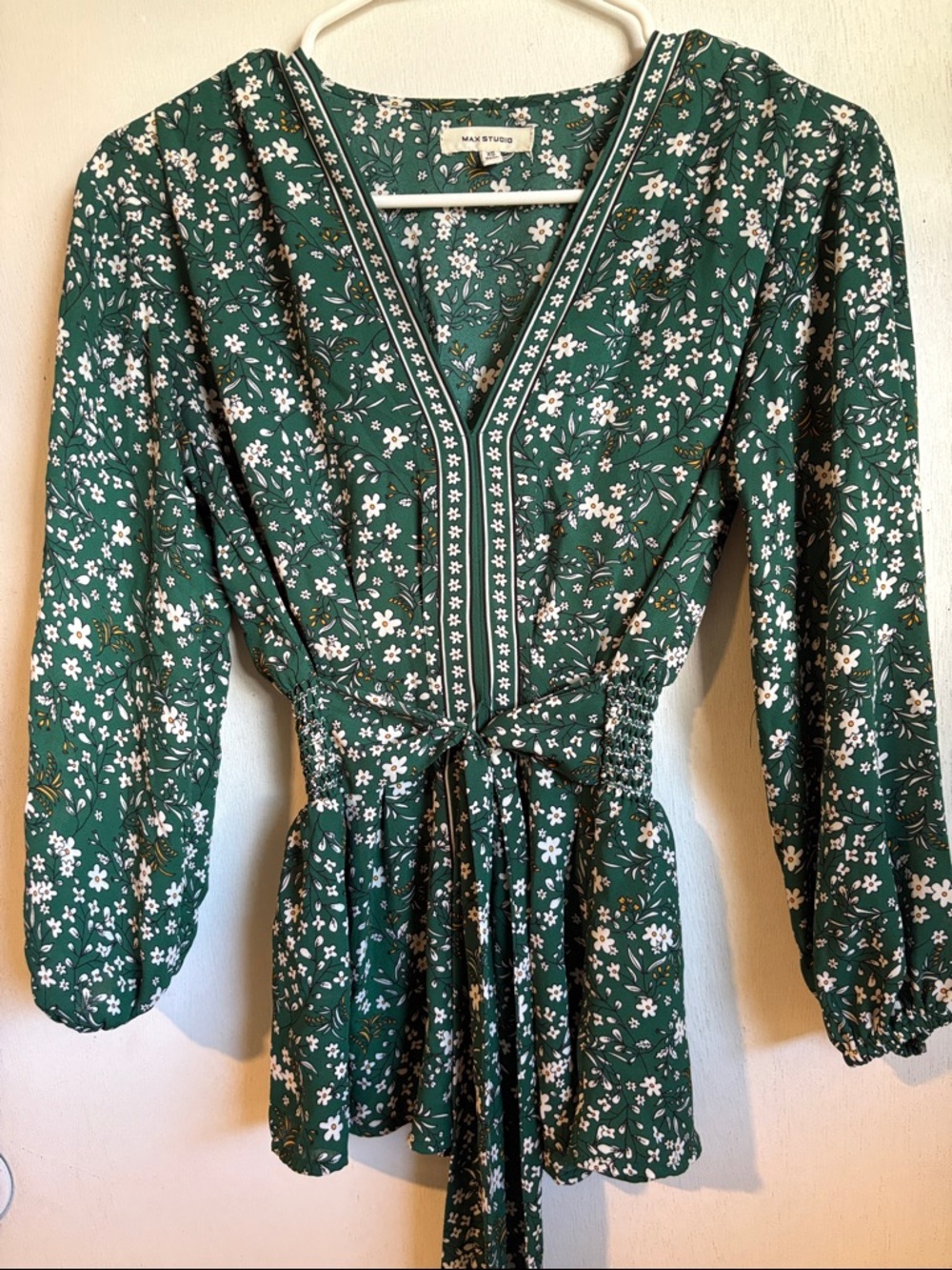 Max Studio Green Floral V-Neck Tie-Waist Long Sleeve shirt